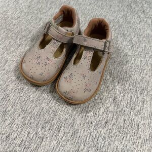 Stride Rite Toddler Floral Mary Jane’s with Velcro strap - Size 6